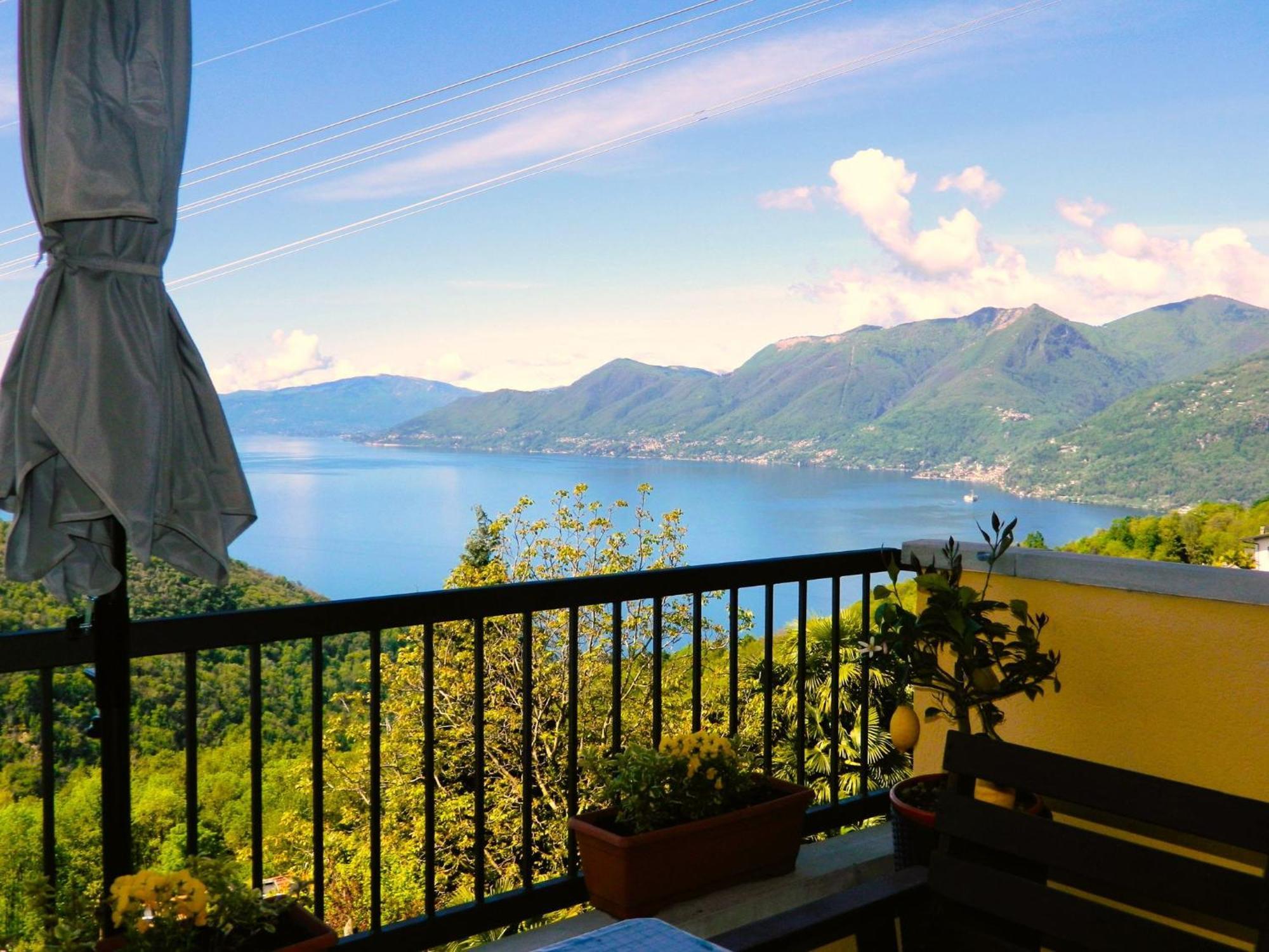 Lago Maggiore Holiday House, Lake View, Vignone Dumenza Bagian luar foto